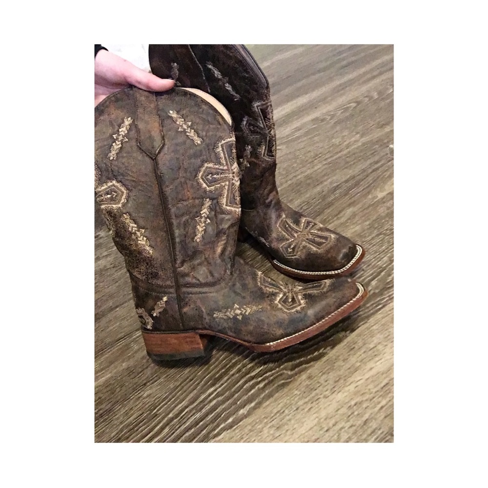Brown boots with crosses